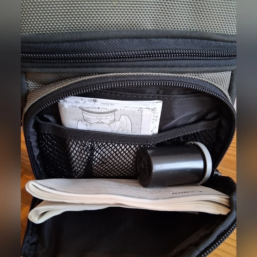 EUC Canon EOS Rebel Gii Film Camera Photography & Padded Outdoor Travel Bag